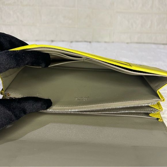 CELINE yellow patent LEATHER WALLET - Picture 9 of 12